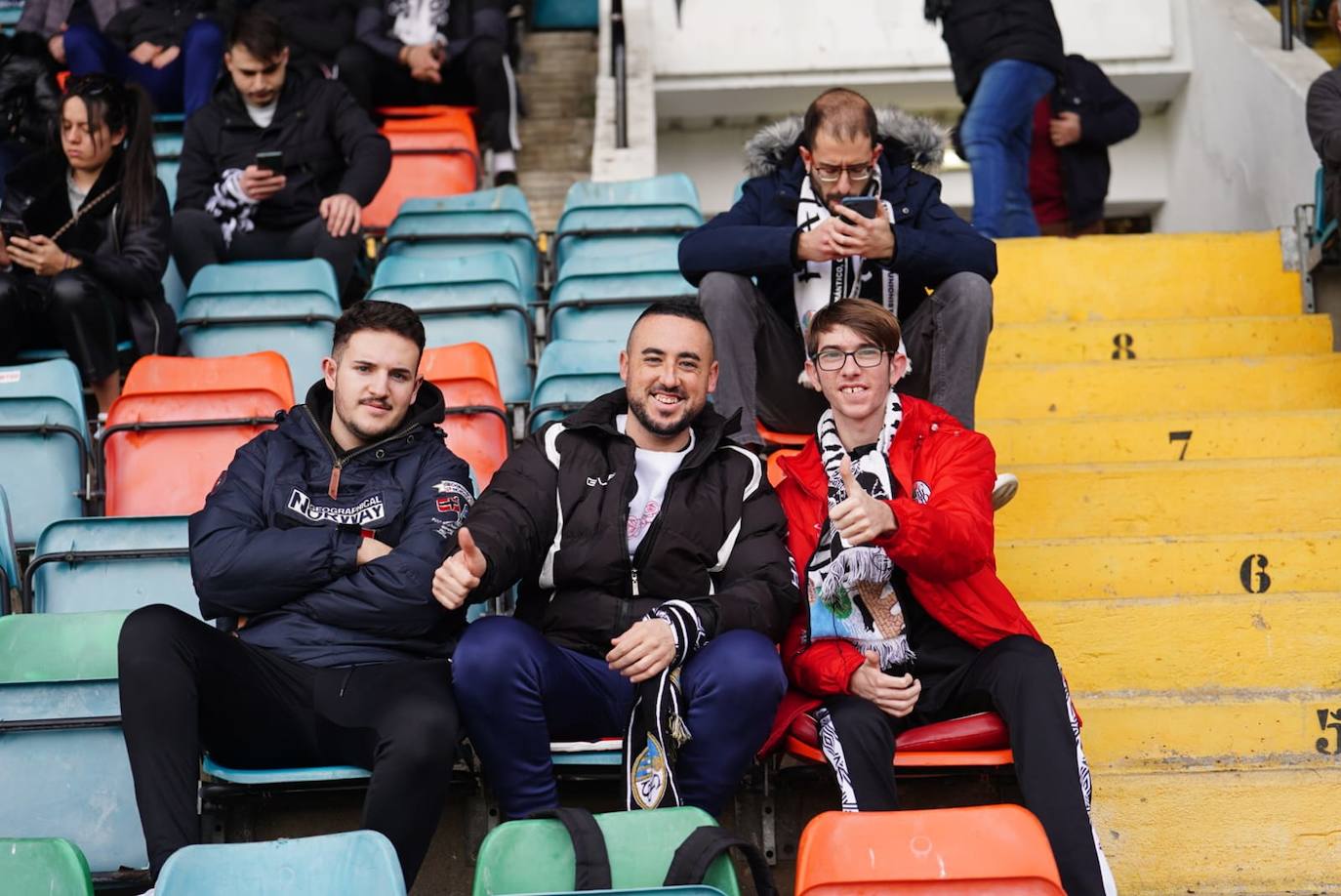 Búscate en la grada del Helmántico en el partido del Salamanca UDS contra La Virgen del Camino