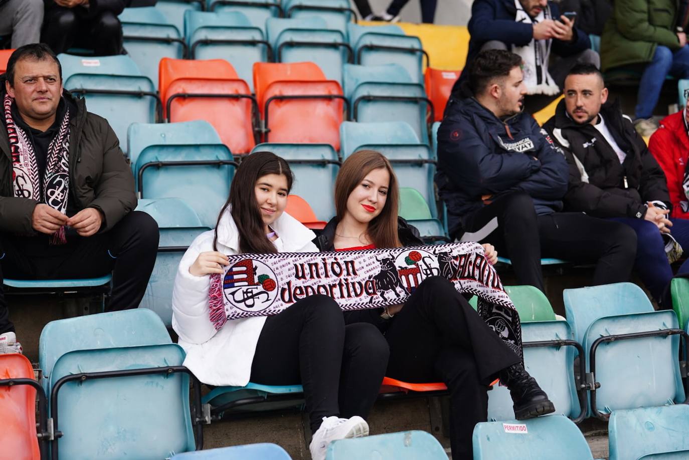 Búscate en la grada del Helmántico en el partido del Salamanca UDS contra La Virgen del Camino