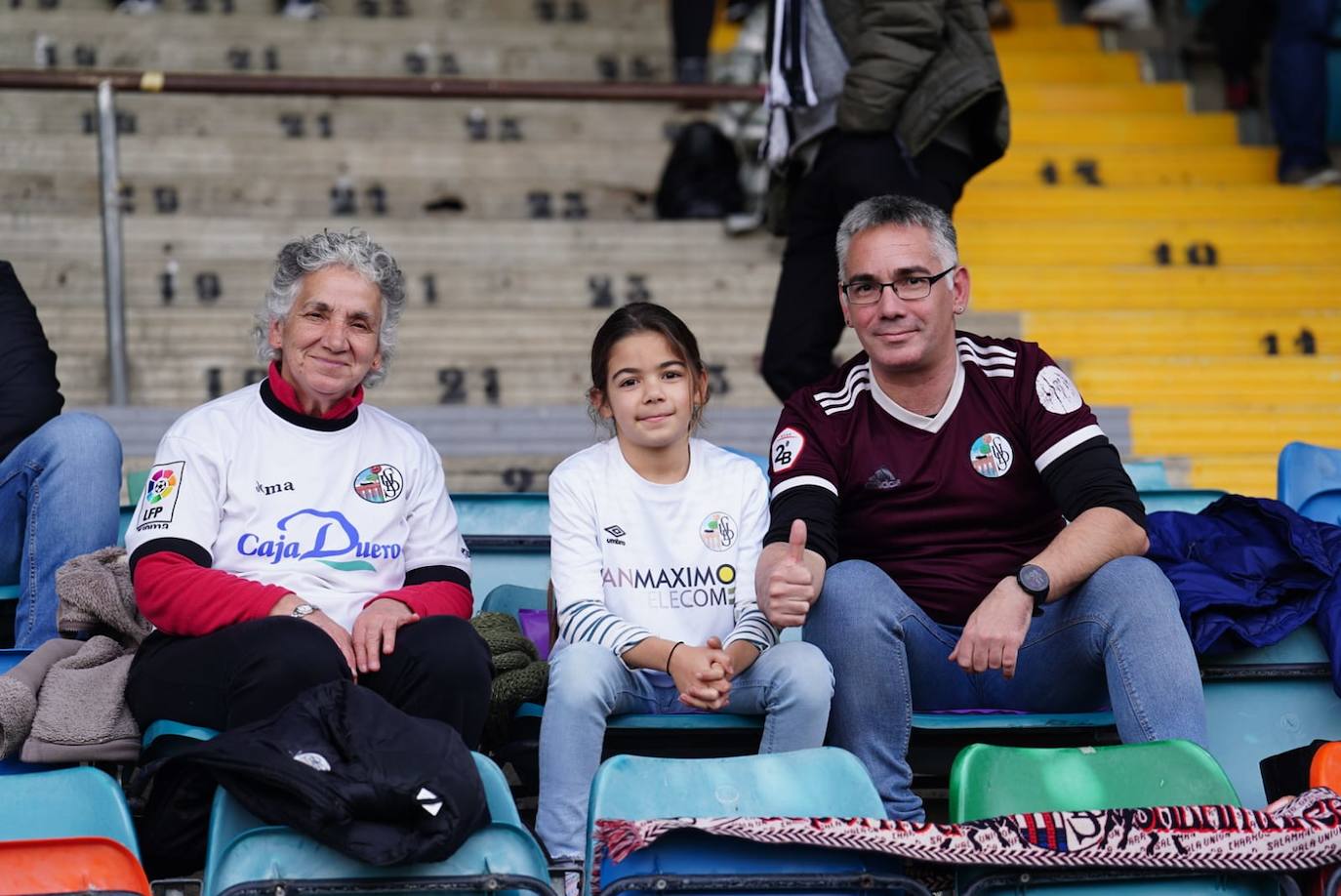 Búscate en la grada del Helmántico en el partido del Salamanca UDS contra La Virgen del Camino