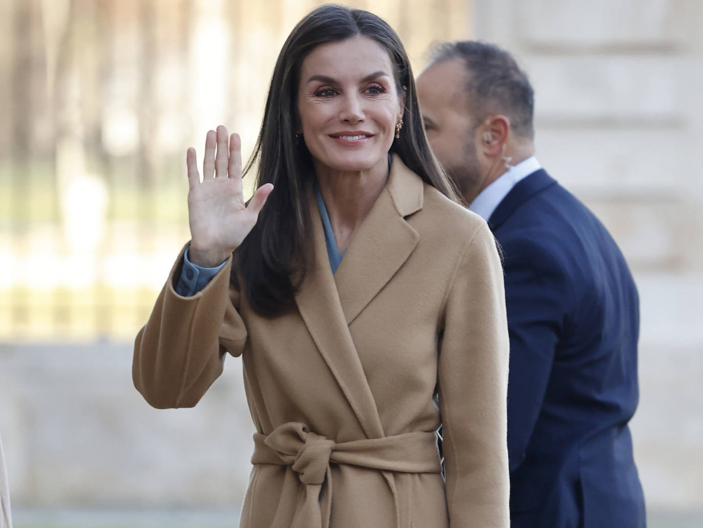 La Reina Letizia sorprende a todos con su invernal look en el Palacio Real de Aranjuez