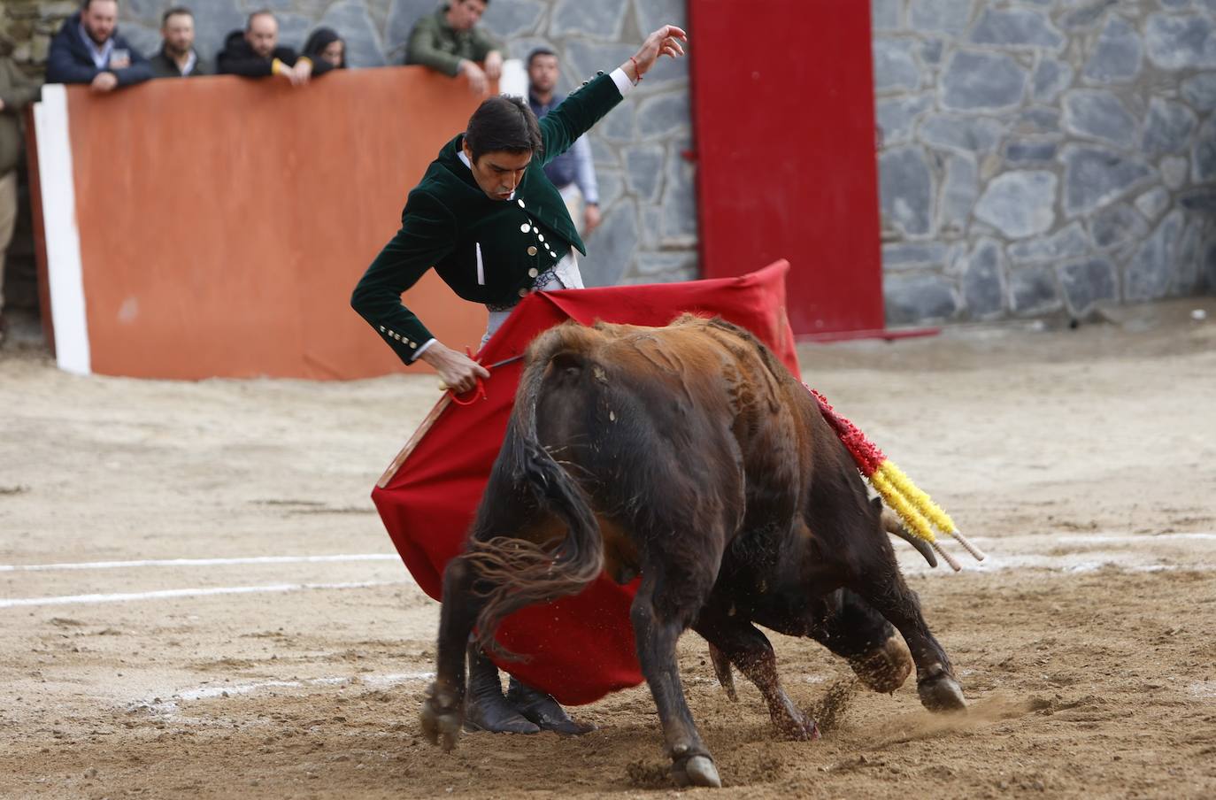 Con ganas de toros en el estreno de la temporada en Valero