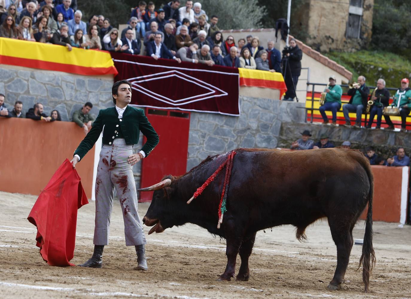 Con ganas de toros en el estreno de la temporada en Valero