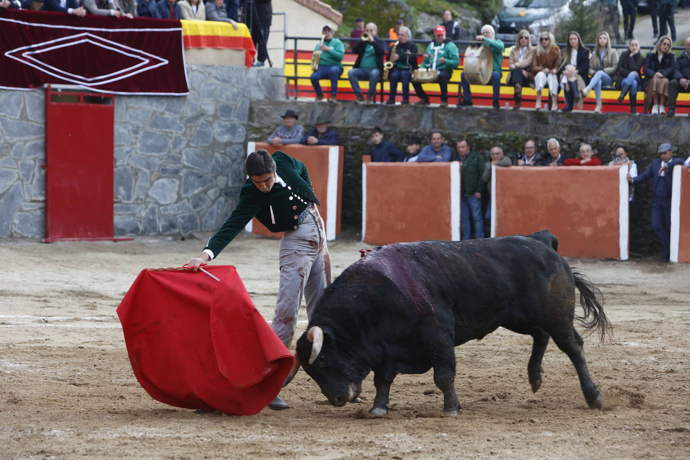 Con ganas de toros en el estreno de la temporada en Valero