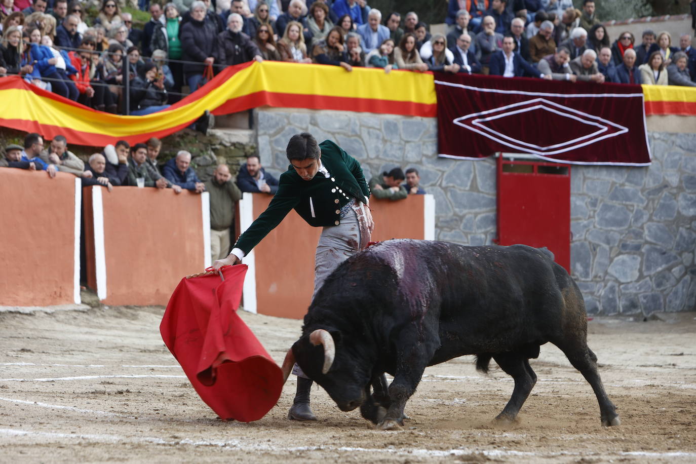 Con ganas de toros en el estreno de la temporada en Valero