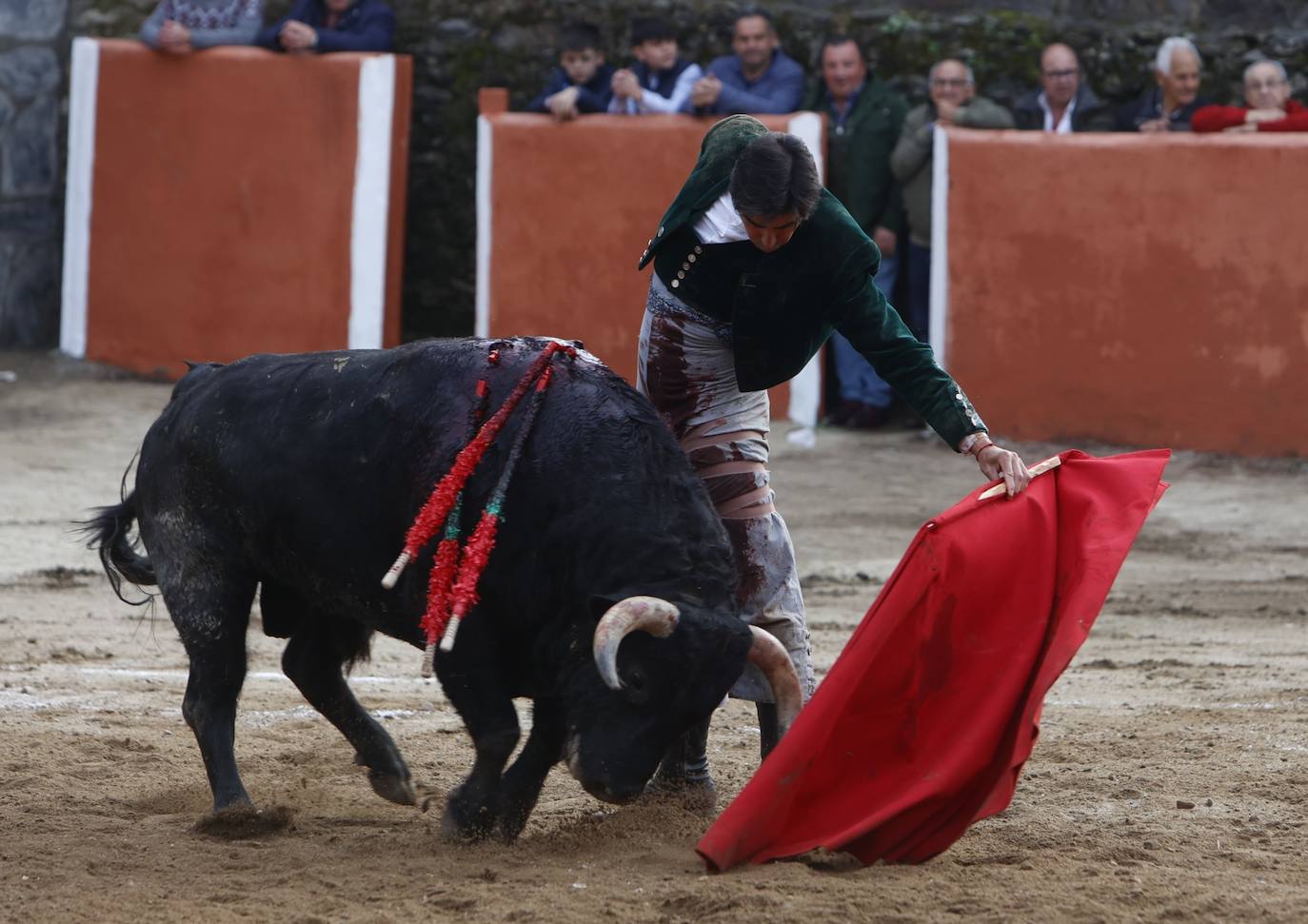 Con ganas de toros en el estreno de la temporada en Valero