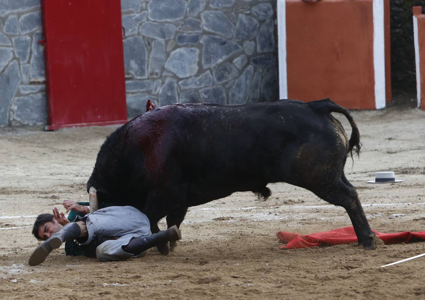 Con ganas de toros en el estreno de la temporada en Valero