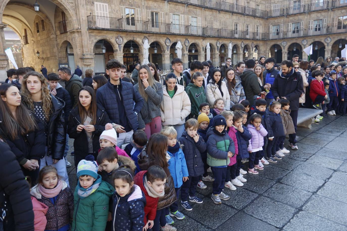 Una Plaza Mayor que aclama a la paz