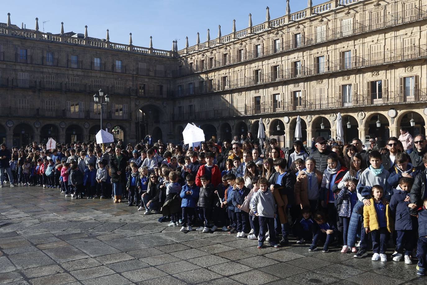 Una Plaza Mayor que aclama a la paz