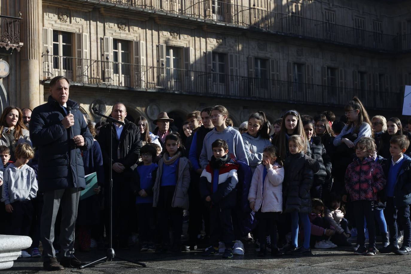 Una Plaza Mayor que aclama a la paz