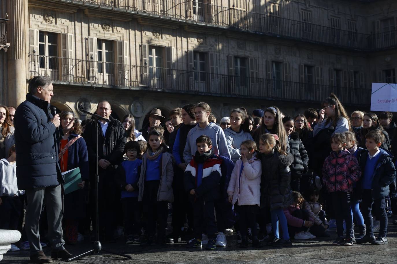 Una Plaza Mayor que aclama a la paz