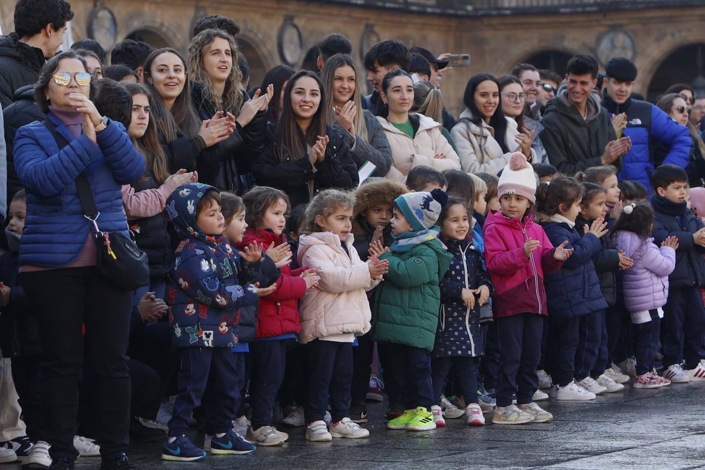 Una Plaza Mayor que aclama a la paz