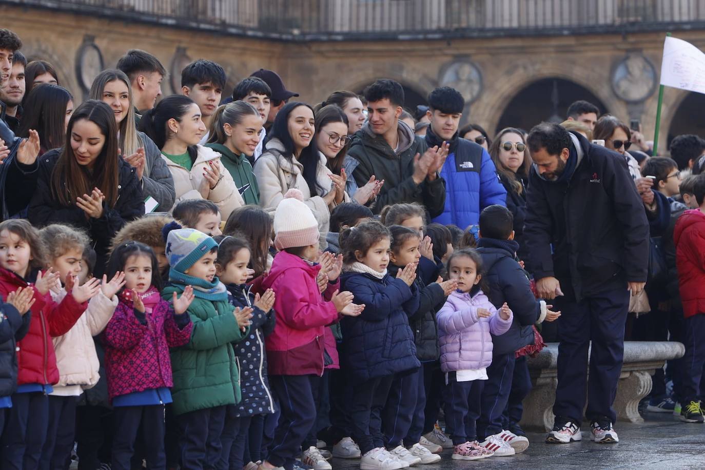 Una Plaza Mayor que aclama a la paz