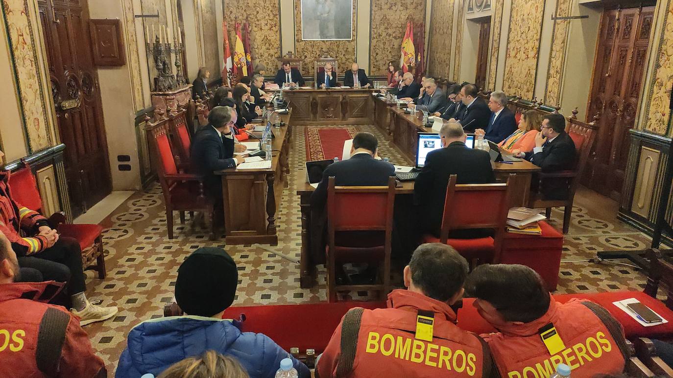 Los bomberos protestan en la Diputación de Salamanca