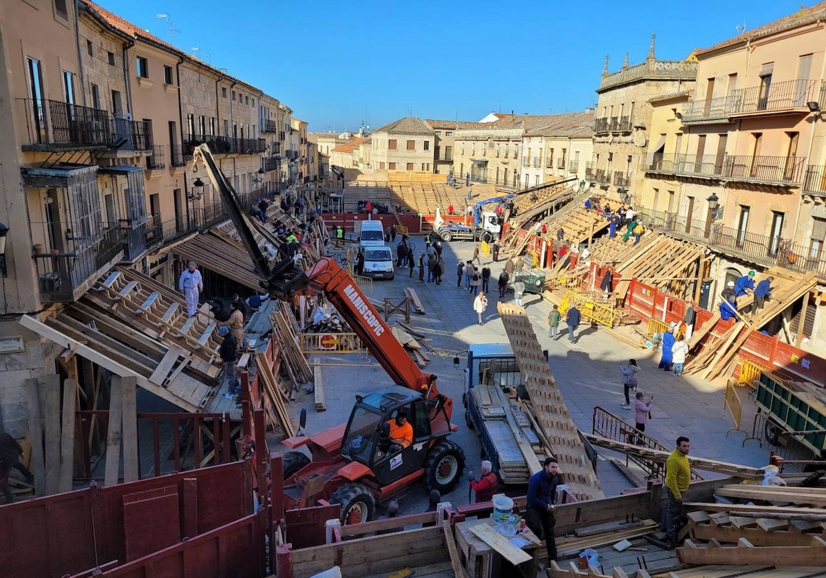 A pleno rendimiento para vestir la plaza de Carnaval