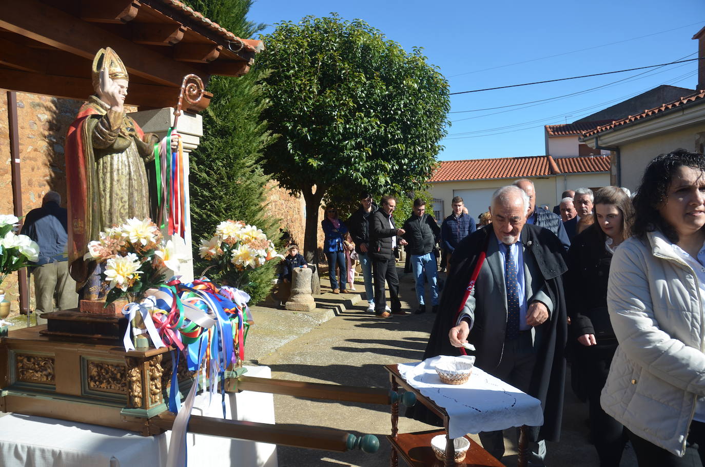 San Blas baña de colores Sepulcro Hilario