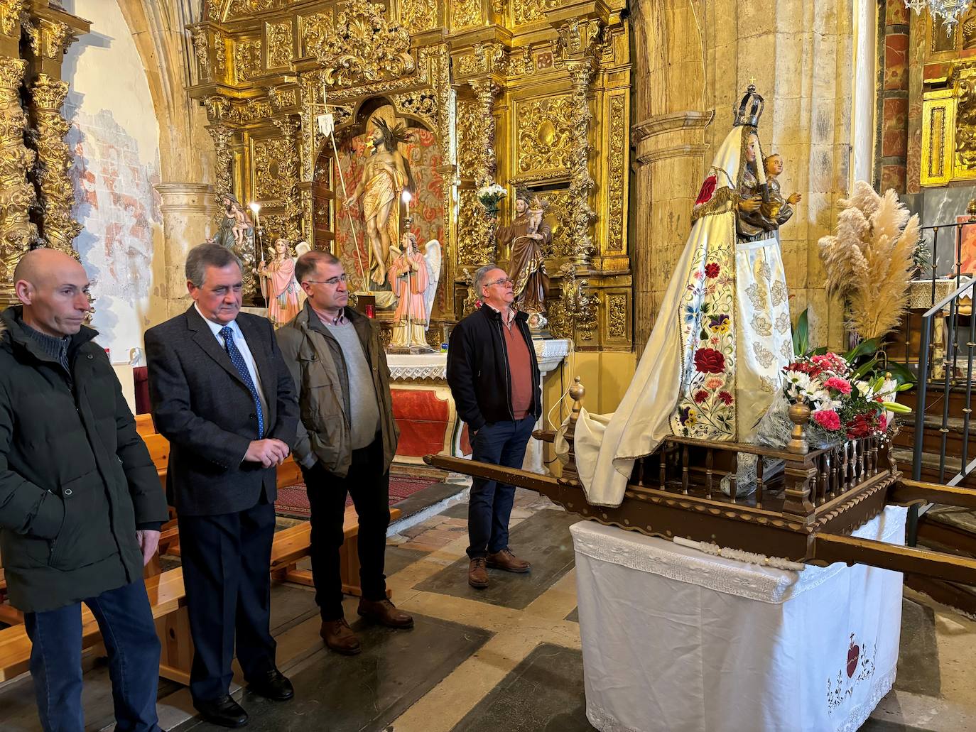 Honores a la Virgen de las Candelas en Palaciosrubios