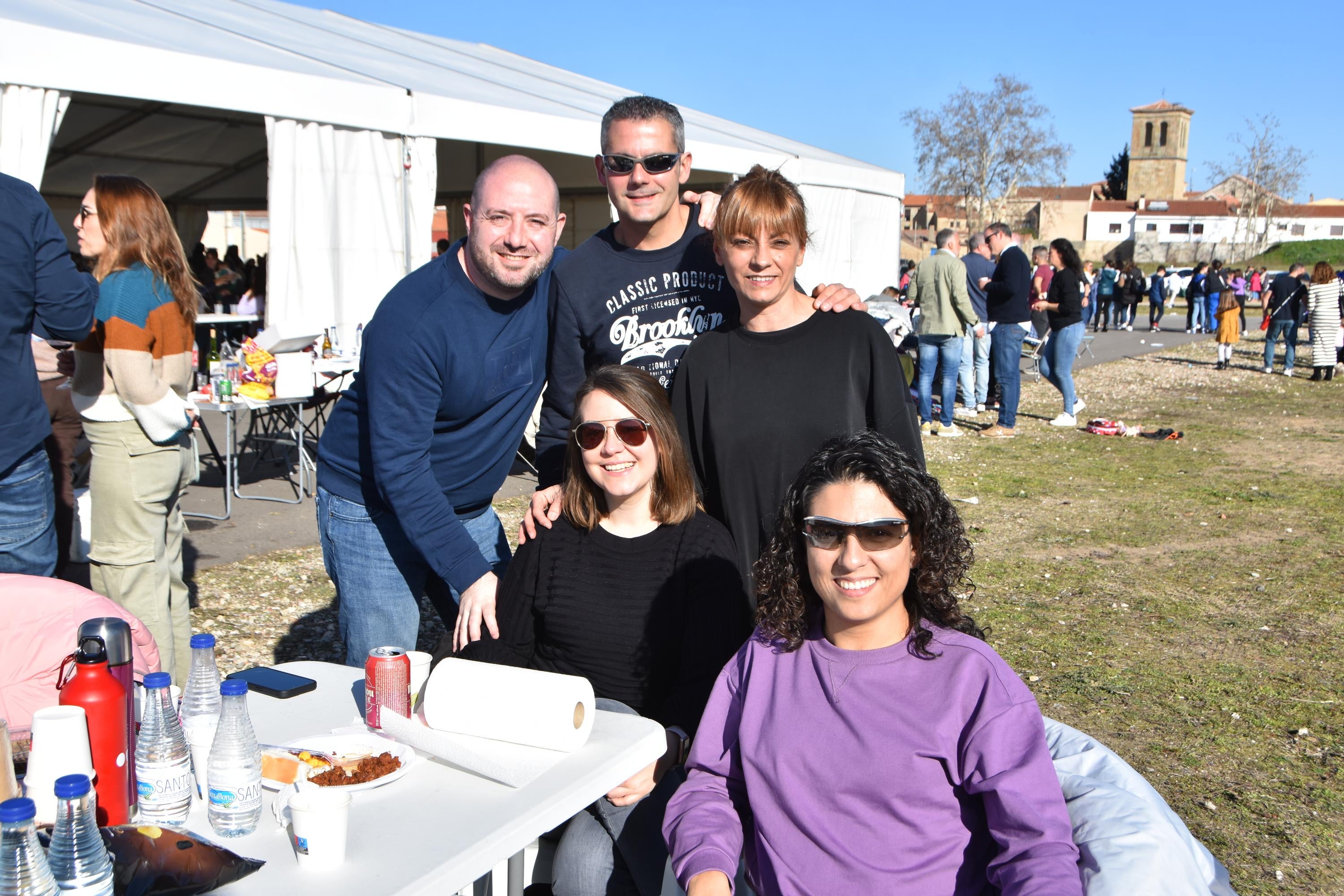 Villamayor disfruta al sol de 500 kilos de chichas