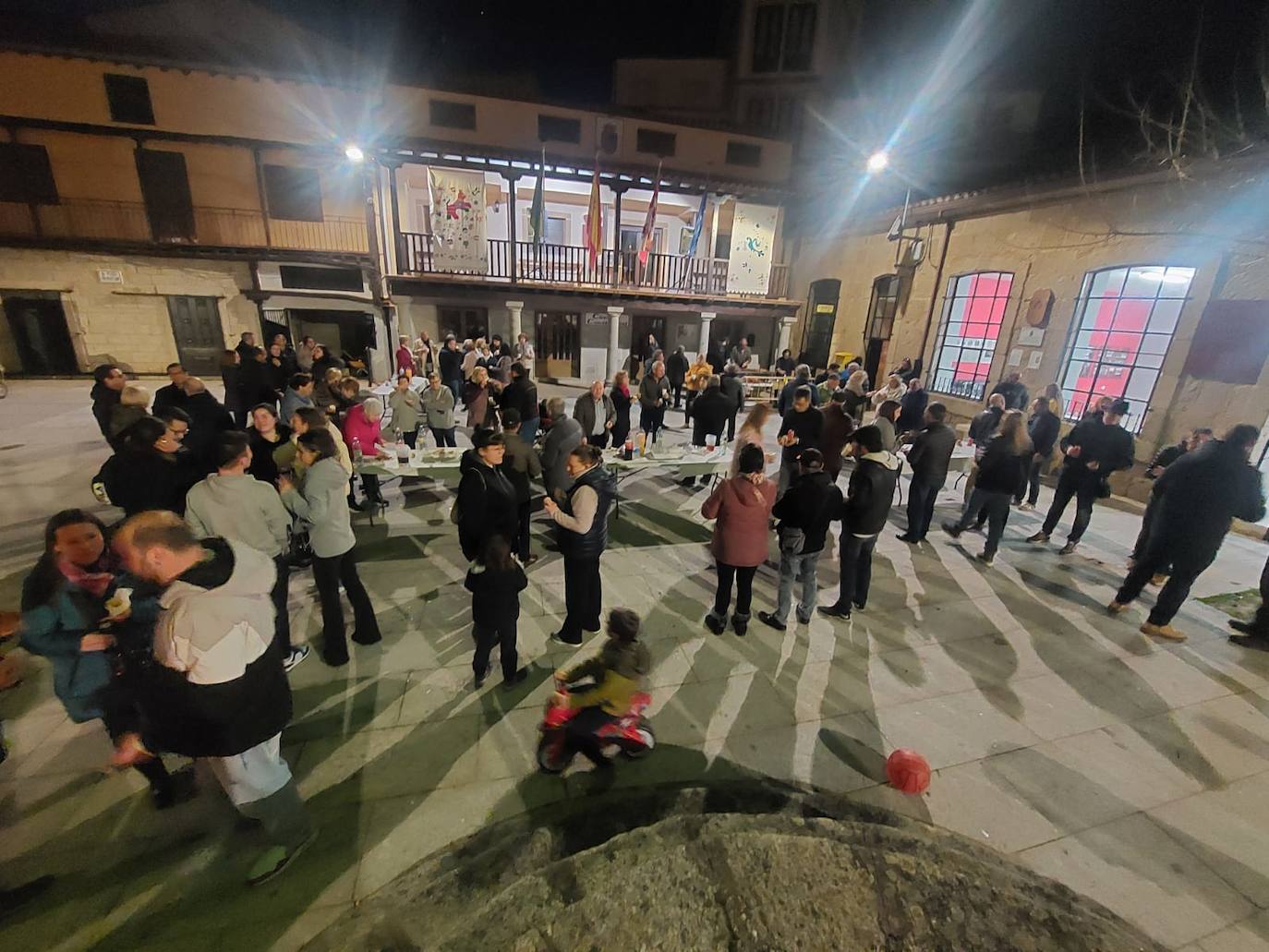 El sol acompaña a San Blas en el día de su fiesta en Santibáñez de la Sierra