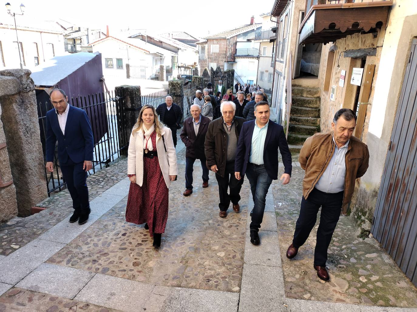 El sol acompaña a San Blas en el día de su fiesta en Santibáñez de la Sierra