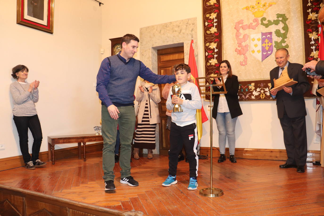 Candelario reconoce a sus choriceros de honor 2024