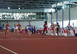 Las atletas en plena carrera