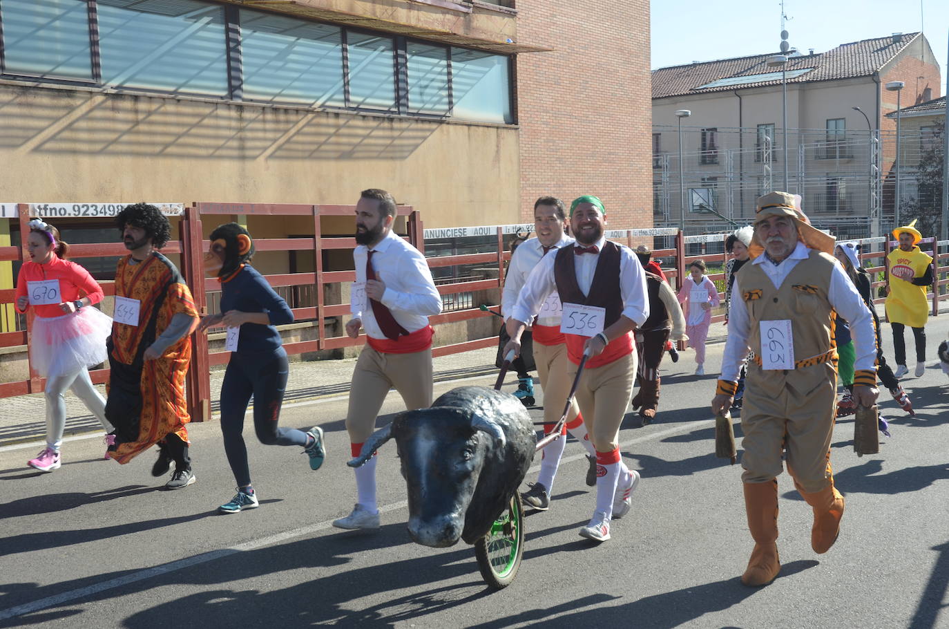 Más de 800 corredores calientan para las fiestas en el XII Cross del Carnaval