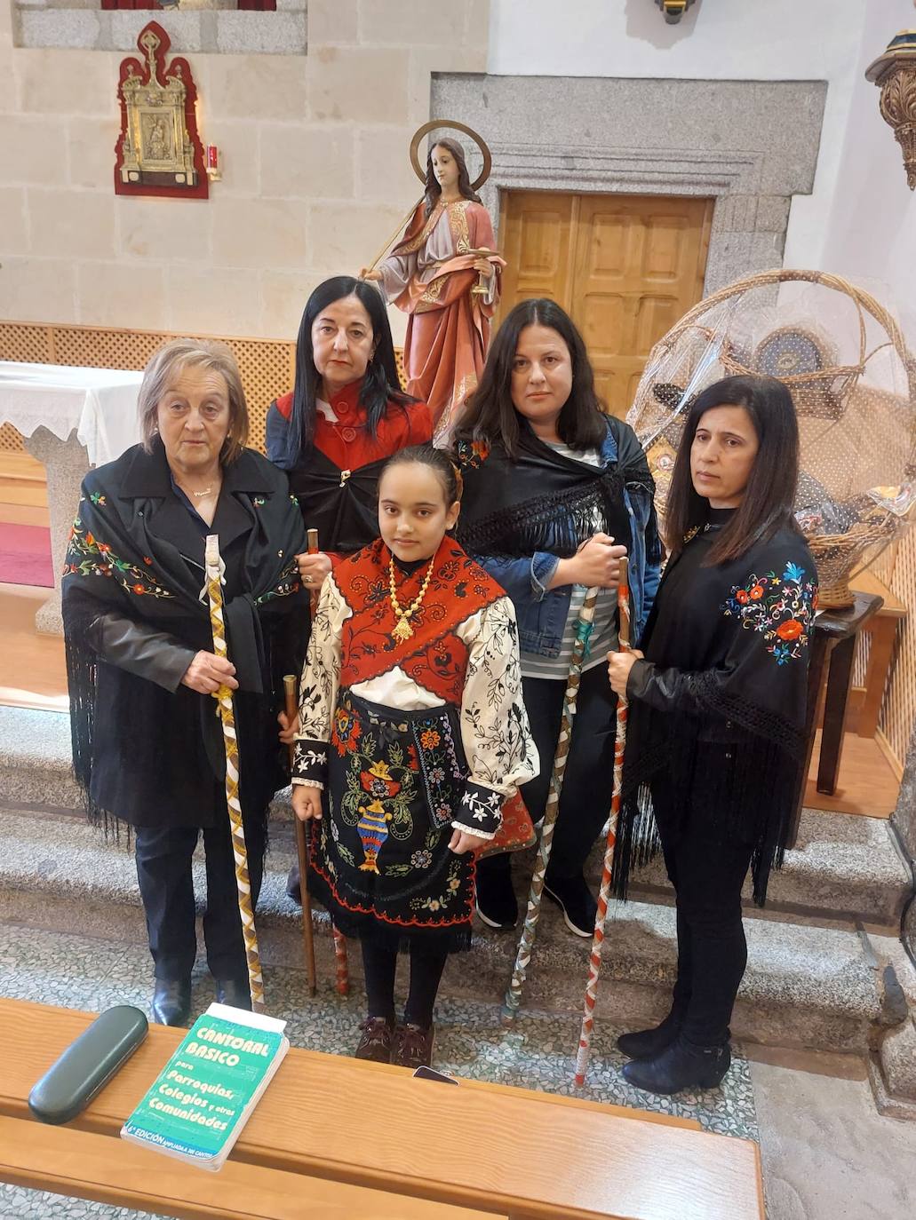 Las mujeres de Fuenterroble no faltan a su cita con Santa Águeda