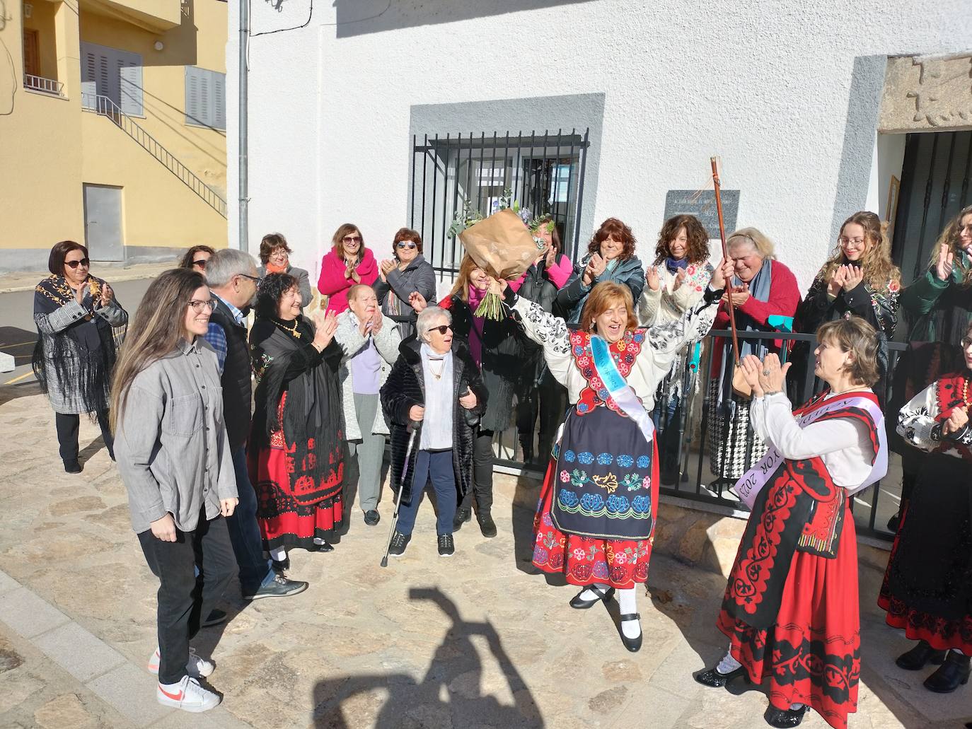 Fieles a la tradición de las águedas en Puente del Congosto