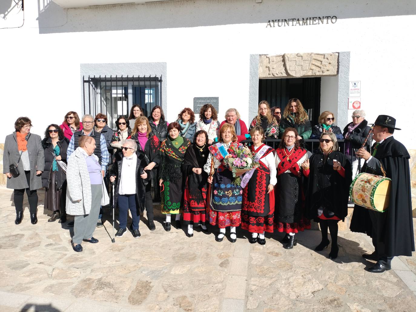 Fieles a la tradición de las águedas en Puente del Congosto