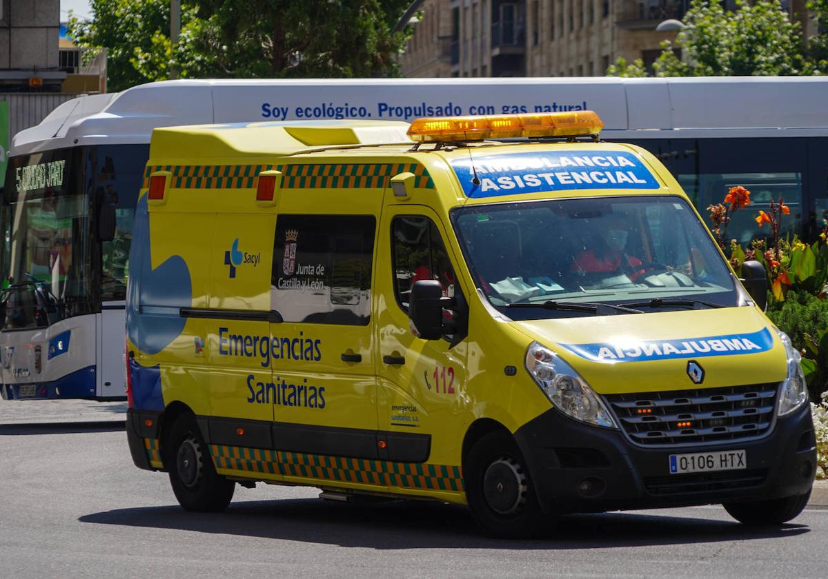 Una ambulancia, por las calles de Salamanca.