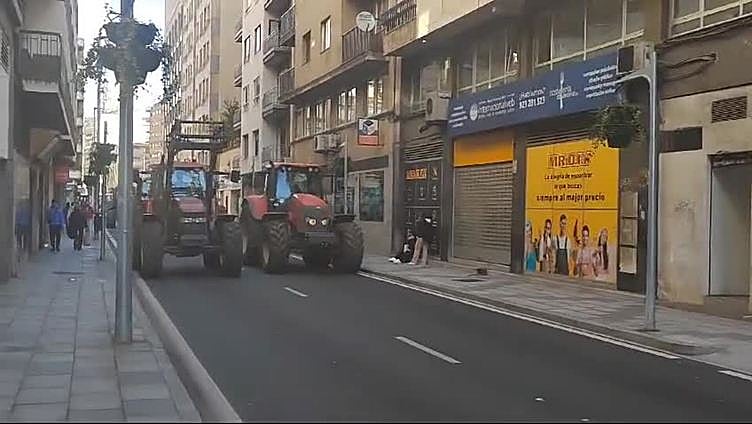 Los tractores entran al centro por Álvaro Gil
