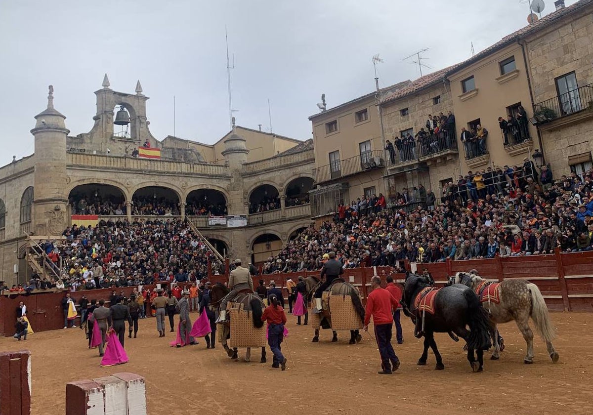 Imagen de un paseíllo en la Plaza Mayor de Ciudad Rodrigo.