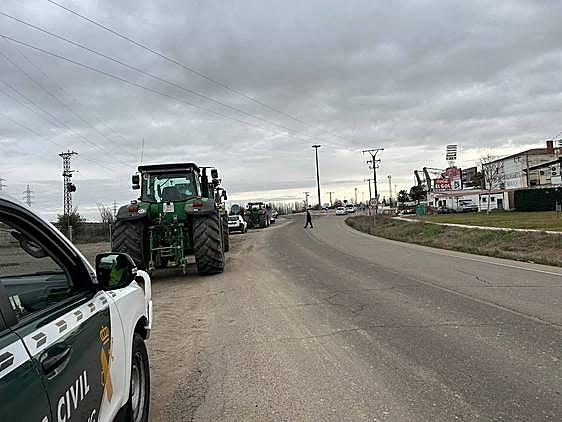 Guardia Civil vigilando en las inmediaciones del Helmántico, foco importante de las protestas este martes