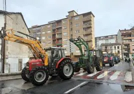 Camiones y tractores se dirigen al centro de Béjar