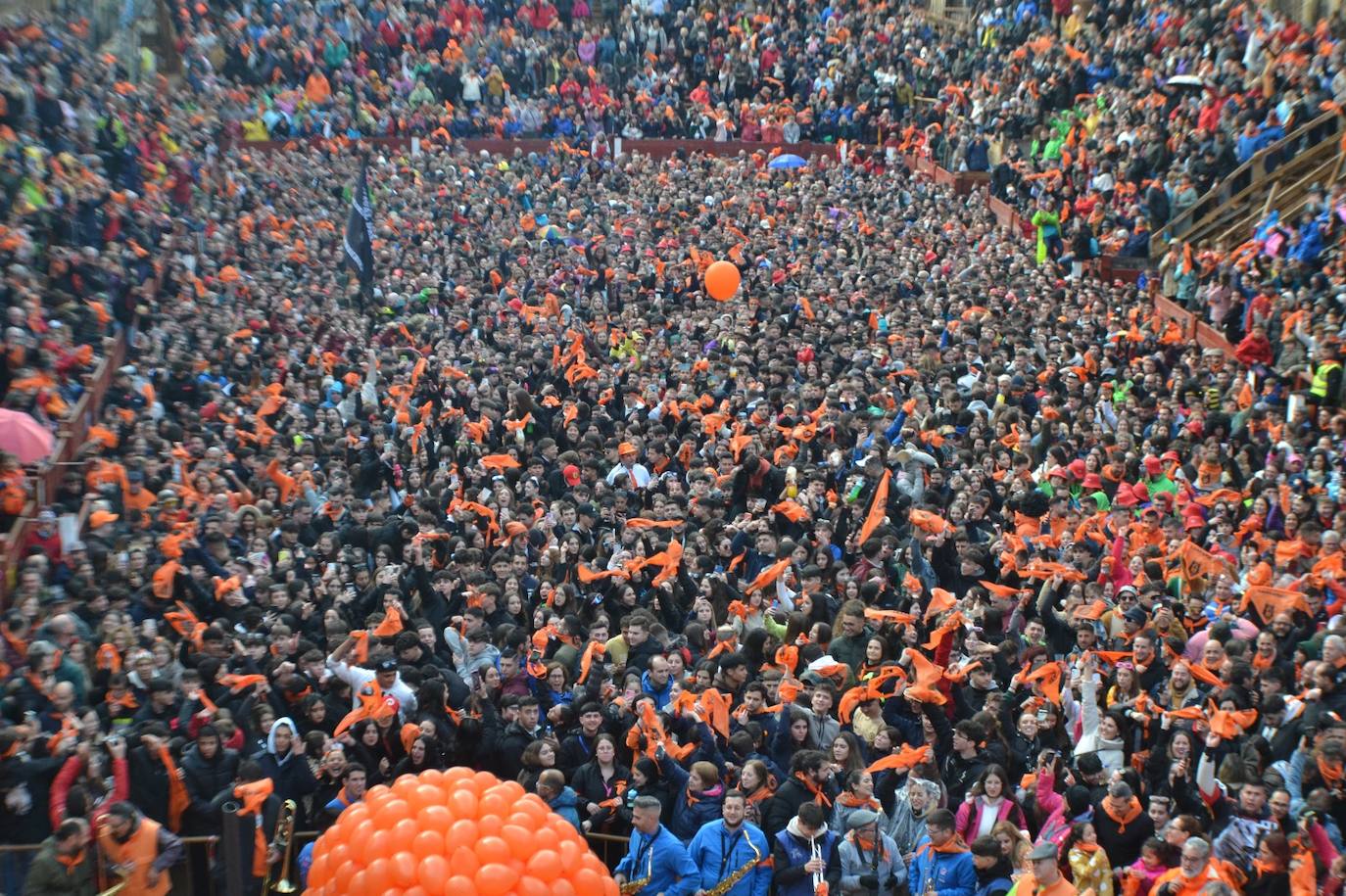 Miles de personas dan la bienvenida al Carnaval del Toro 2024