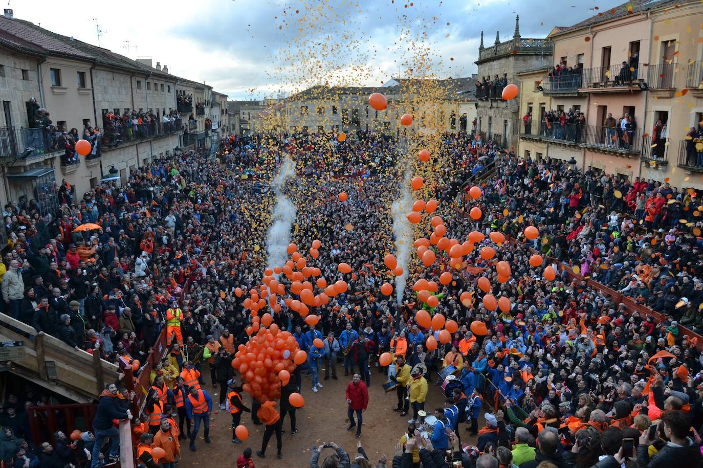 Miles de personas dan la bienvenida al Carnaval del Toro 2024