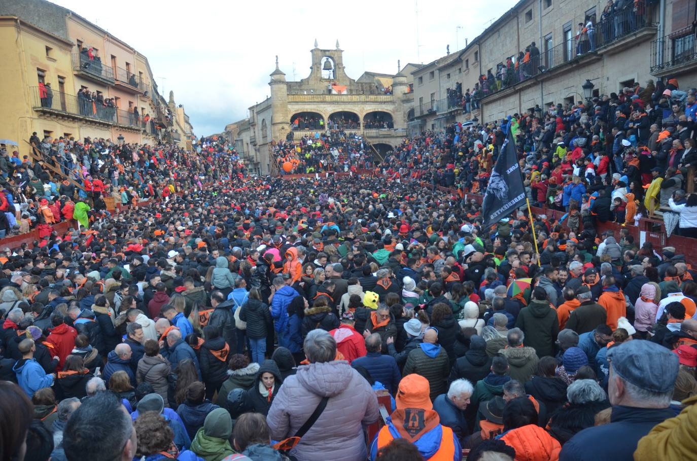 Miles de personas dan la bienvenida al Carnaval del Toro 2024