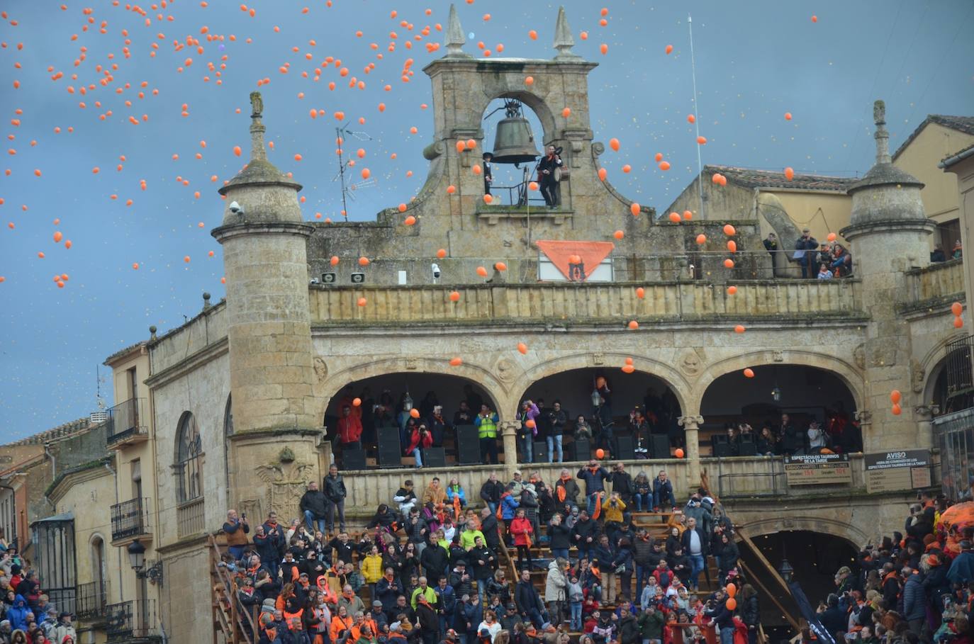 Miles de personas dan la bienvenida al Carnaval del Toro 2024