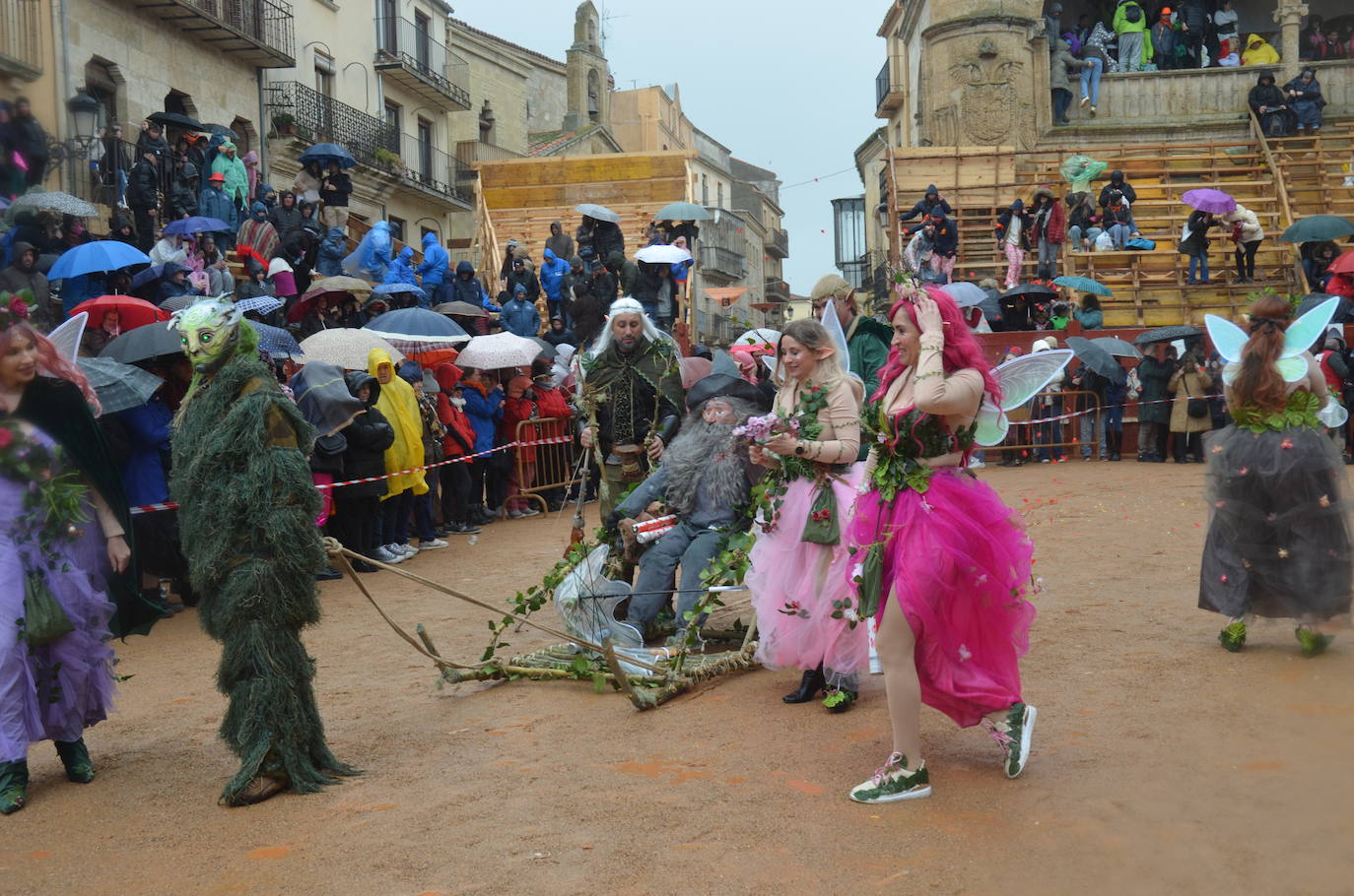 Disfraces y frenesí en el Sábado de Carnaval