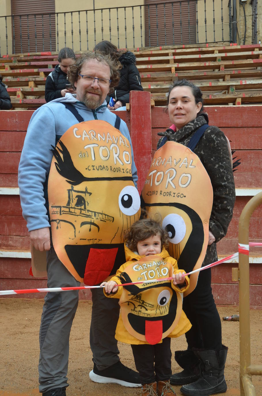 Disfraces y frenesí en el Sábado de Carnaval