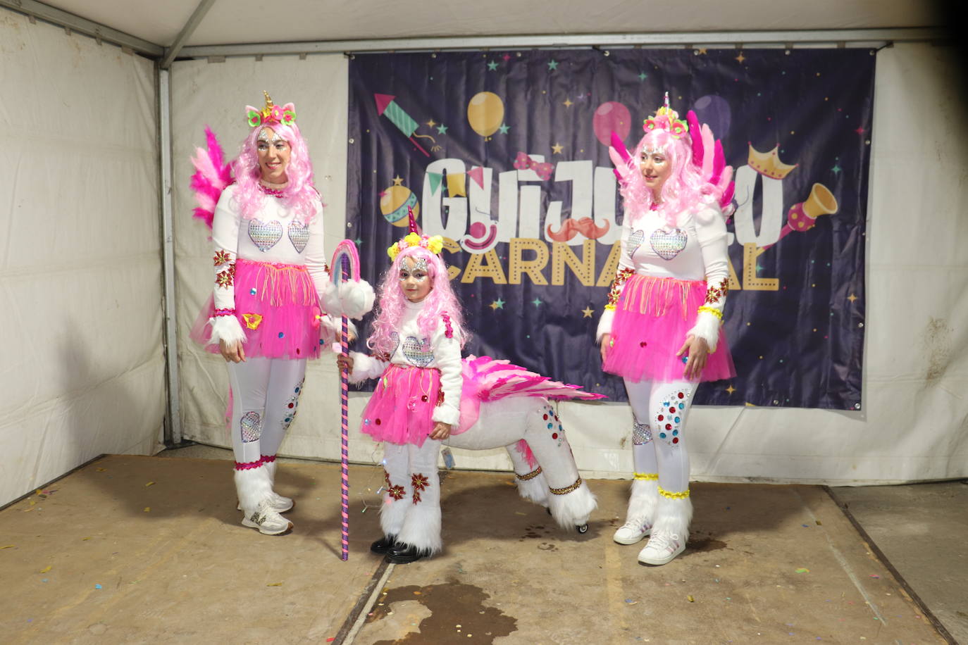 Guijuelo disfruta de una animada noche de Carnaval