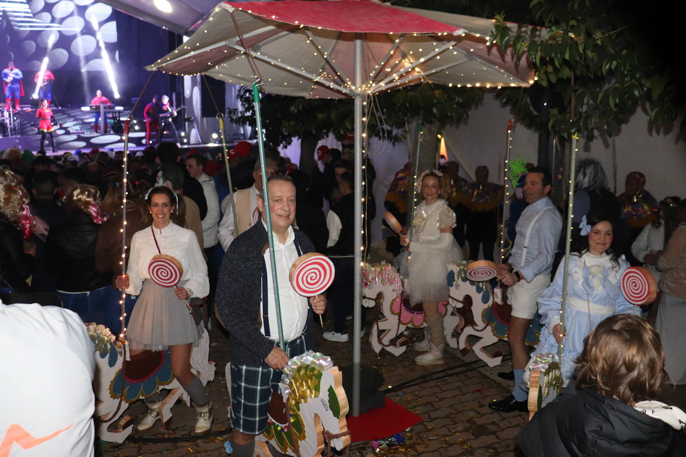 Guijuelo disfruta de una animada noche de Carnaval