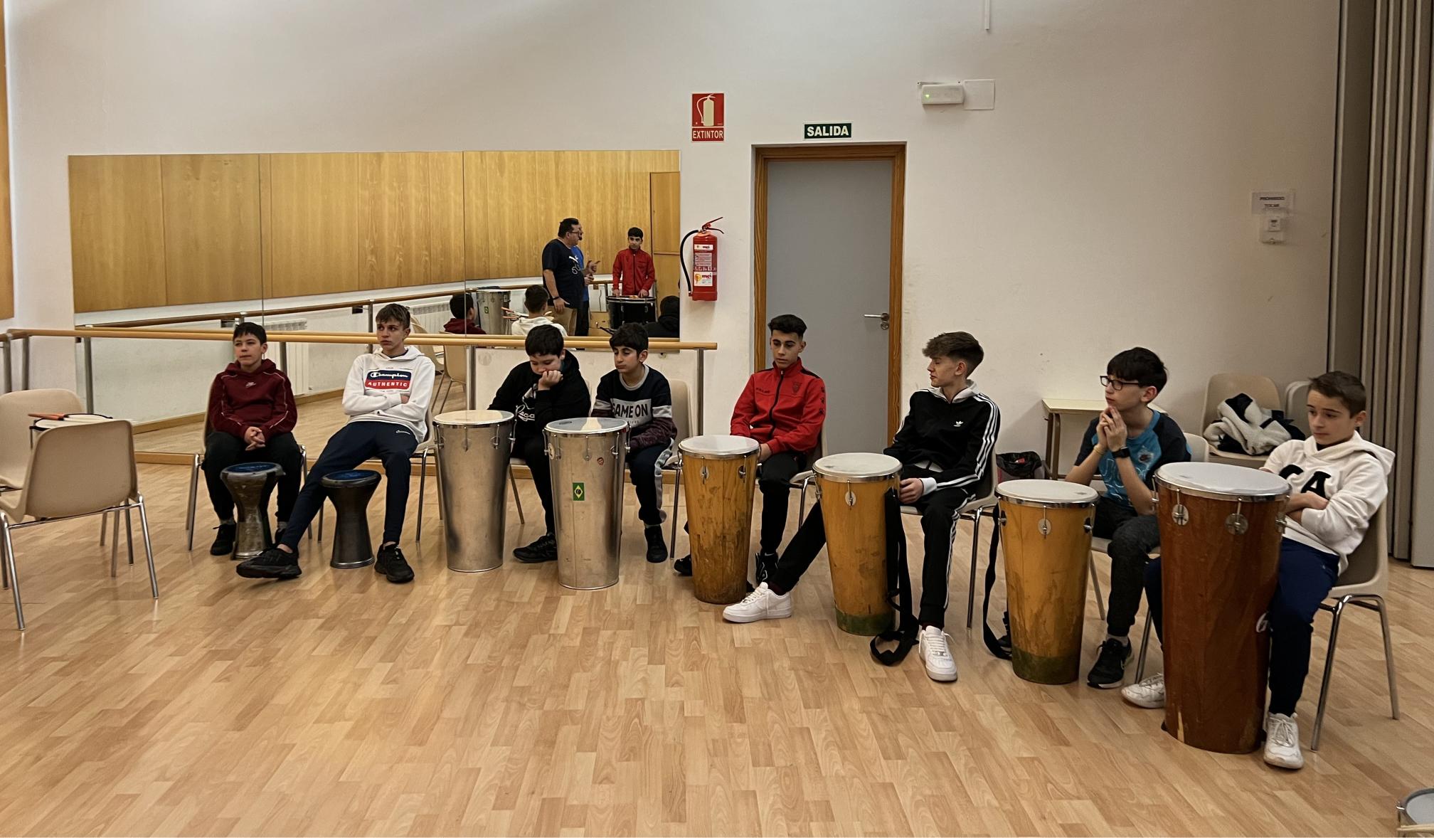 Carbajosa abre su carnaval con un taller juvenil de percusión