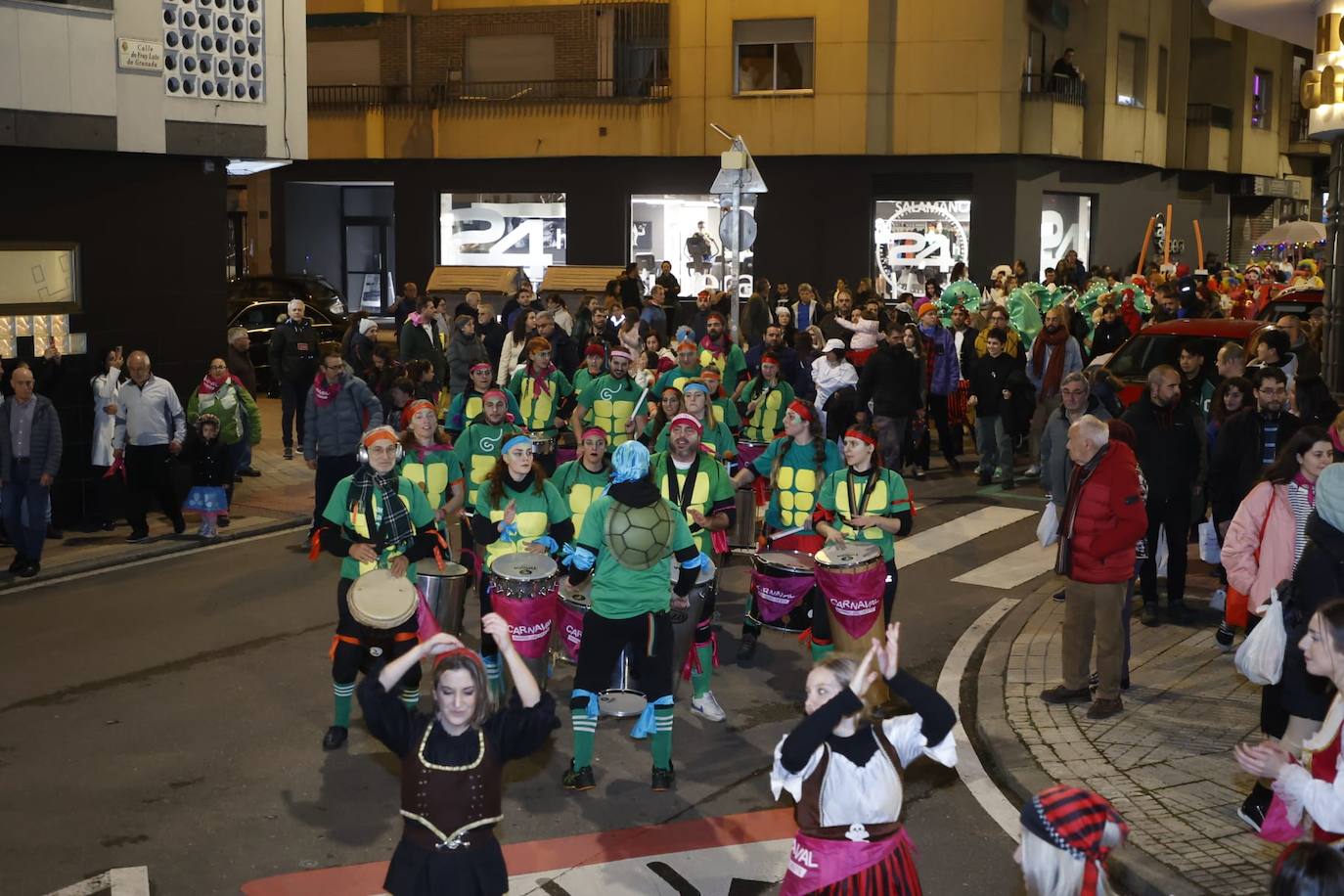 Los disfraces más rompedores del &#039;monstruoso&#039; y divertido Carnaval del Barrio del Oeste