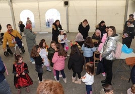 Las actividades se han realizado en la carpa de la Plaza Mayor.