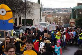 Así ha sido el multitudinario pasacalles de Carnaval de la Prosperidad y Puente Ladrillo