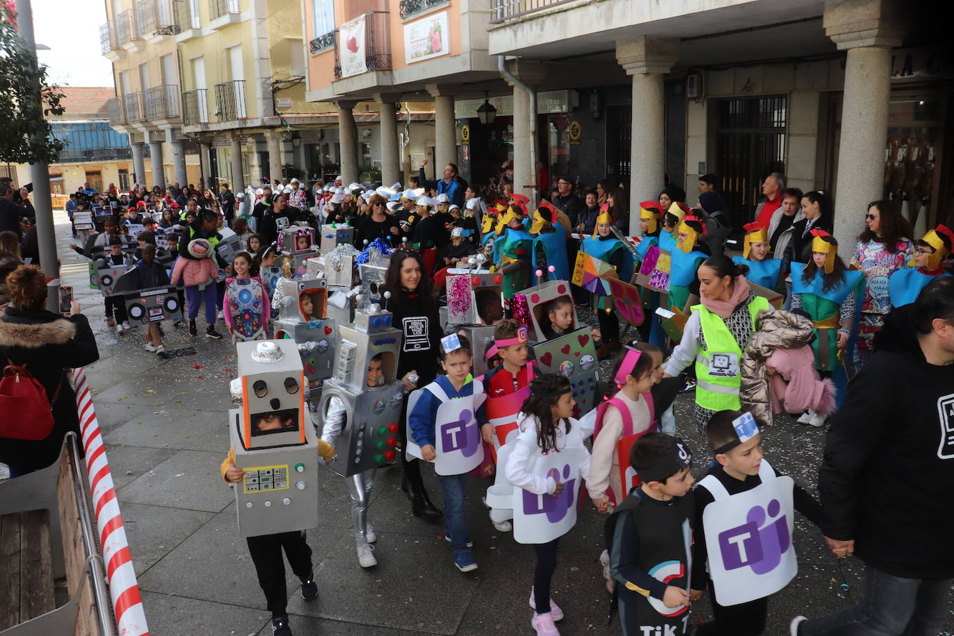 Guijuelo despide el Carnaval con el desfile escolar al ritmo de charanga