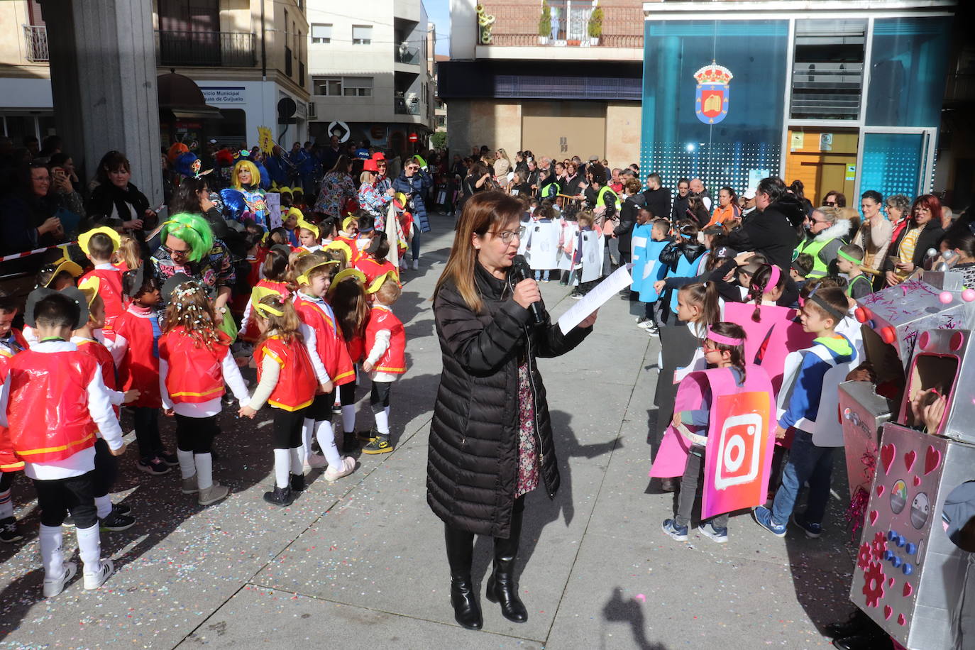 Guijuelo despide el Carnaval con el desfile escolar al ritmo de charanga