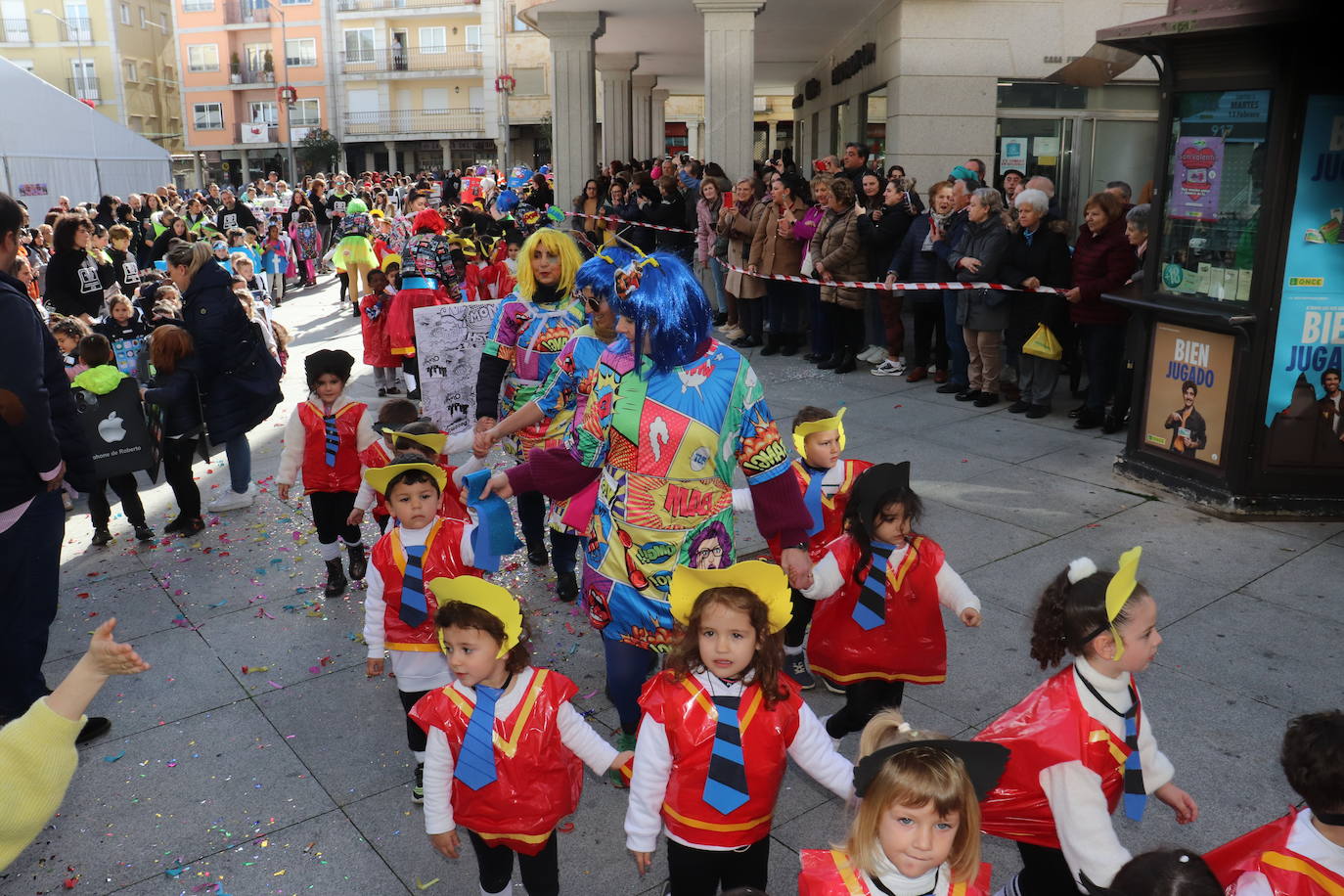 Guijuelo despide el Carnaval con el desfile escolar al ritmo de charanga