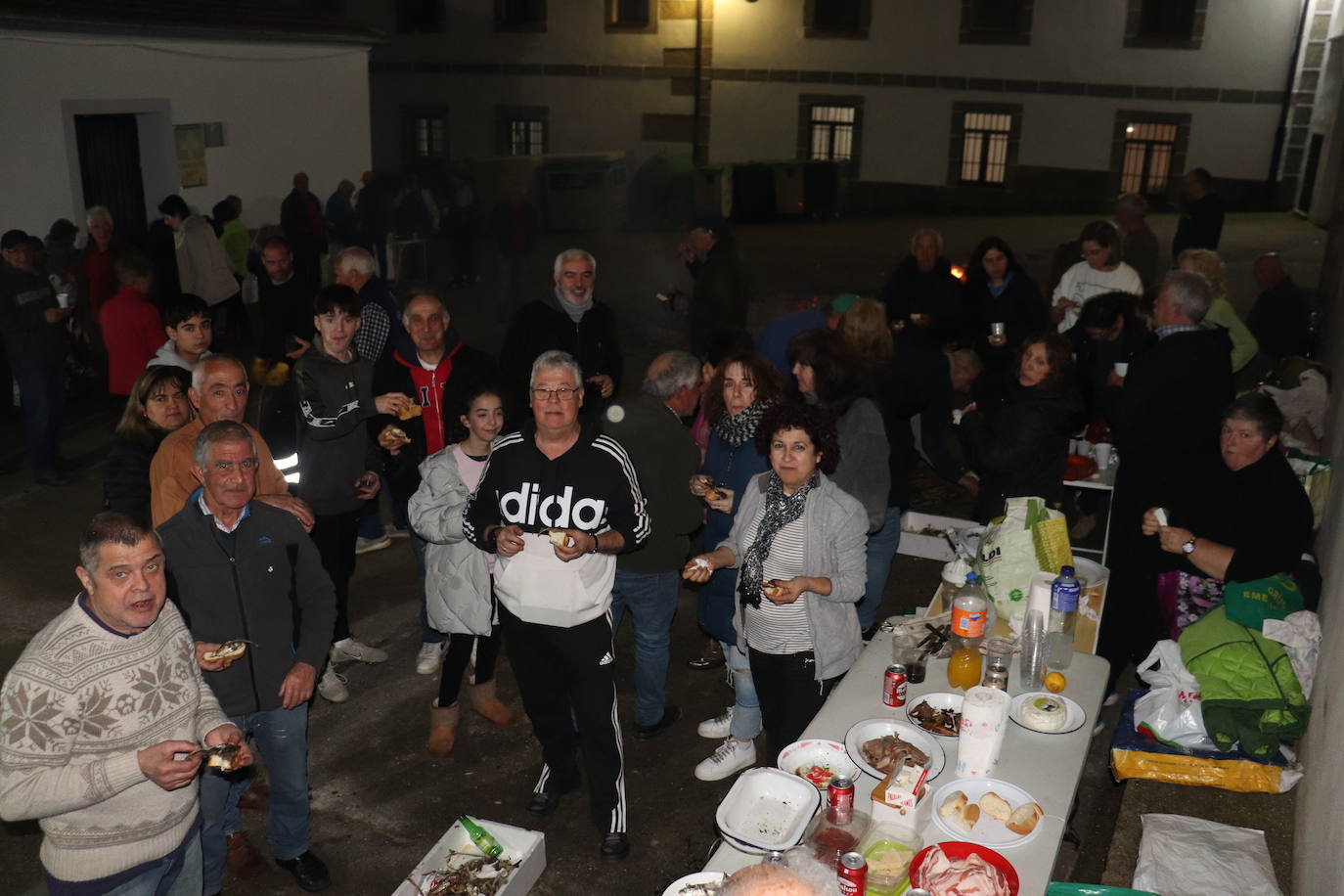 Sardinada para despedir los carnavales en Lagunilla